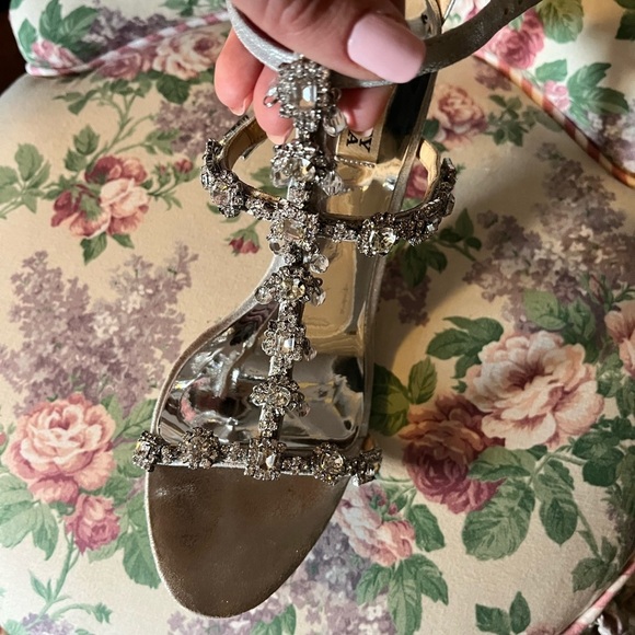 Badgley Mischka ‘Gascade’ Heels - Picture 2 of 10